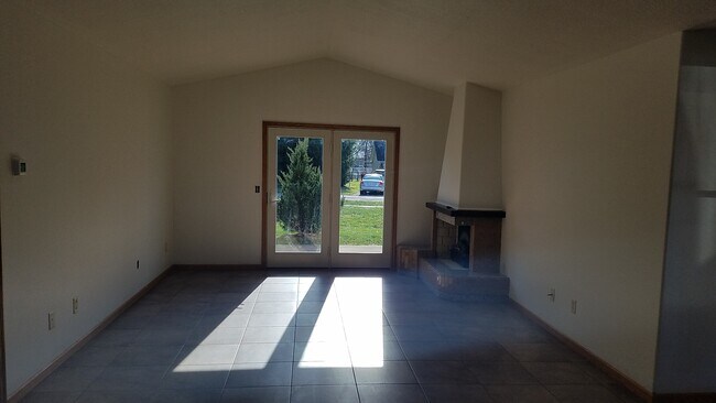 Building Photo - 262 Meadowbrook Ave