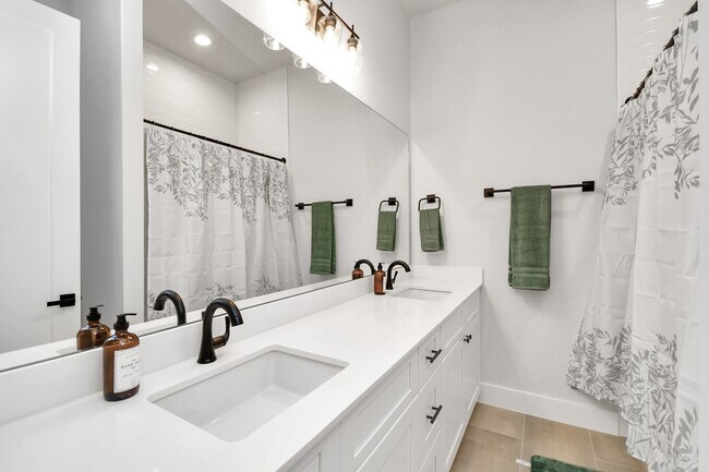 Building Photo - 6115 Campos Dr