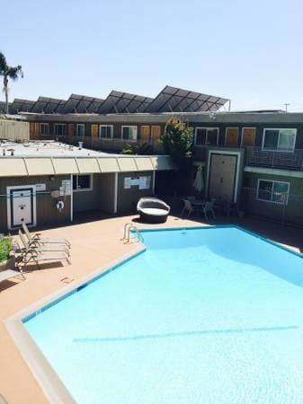 Building Photo - Villa Gardens