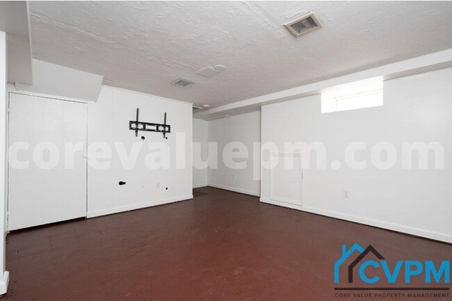 Building Photo - 16 2nd Ave S