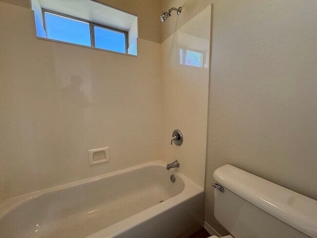 Building Photo - **Move-In Special** BEAUTIFUL 4 BEDROOM 3 ...
