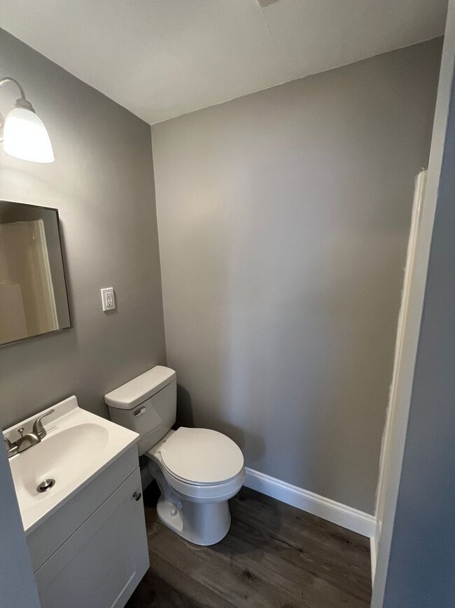 Building Photo - 66 Dalton St