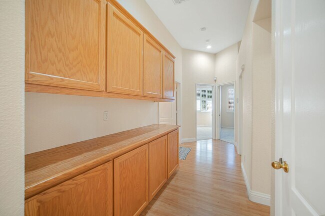 Building Photo - Highly Desirable Executive Home: 4 Bedrooms, 3 Bathrooms of Luxury Living