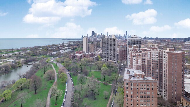 Building Photo - 2500 N Lakeview Ave