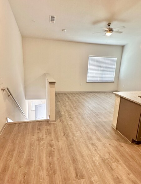 Building Photo - 1101 Halsey Dr