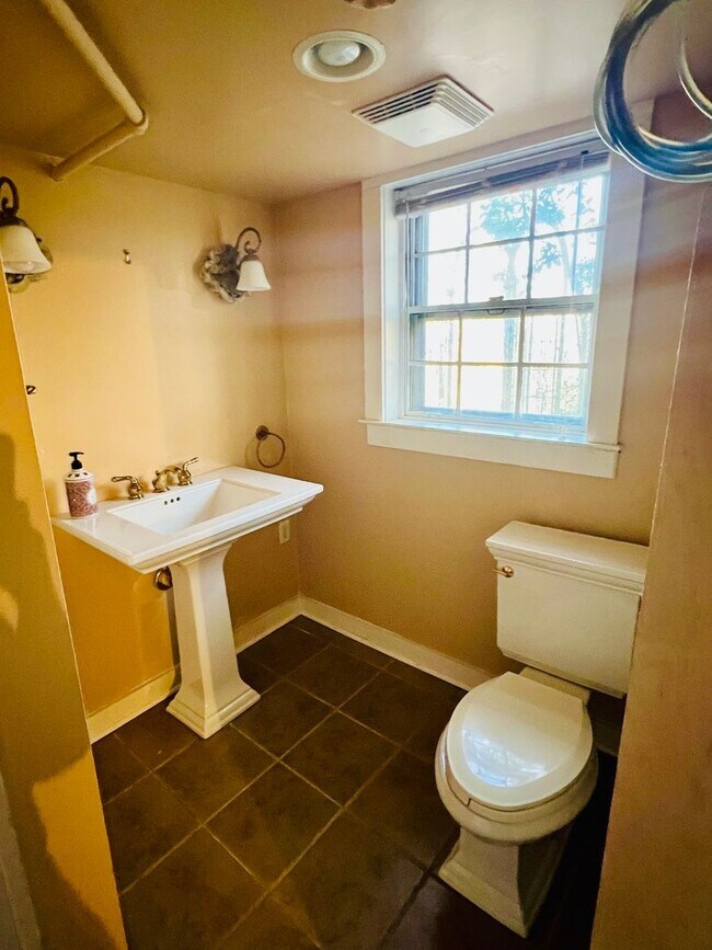 Building Photo - 3162 Stoneridge Rd SW