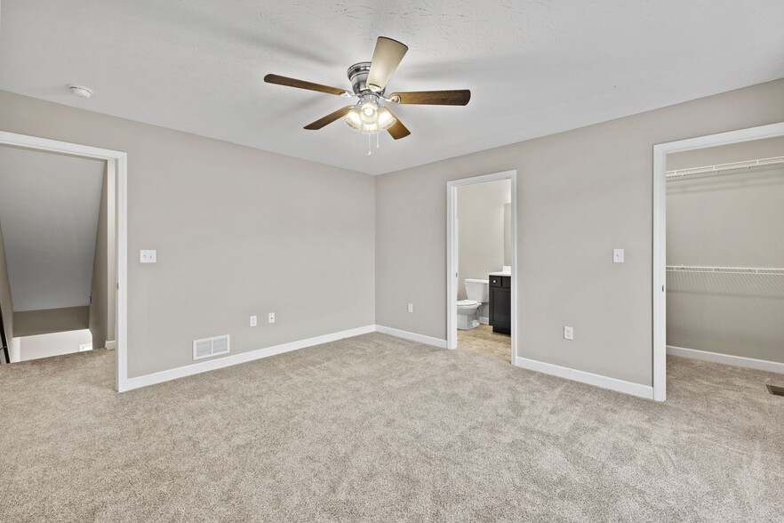 Building Photo - 730 Village Creek Dr