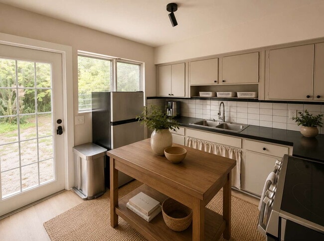 Building Photo - "Spacious 2-Bed, 2-Bath Oasis in Lake Worth Beach - Your Perfect Retreat Awaits!"