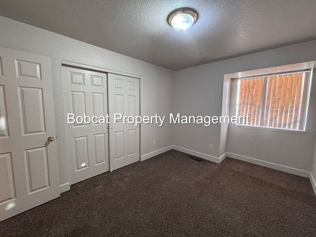 Building Photo - 988 Blue Ridge Dr