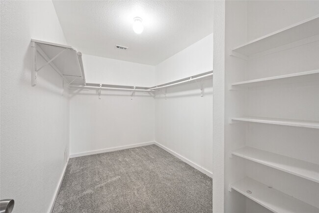 Building Photo - 9226 MacMillan Ln