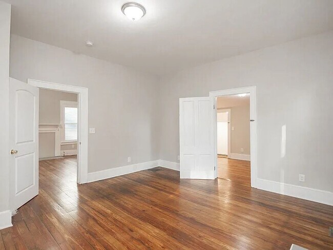 Building Photo - 321 N 10th St