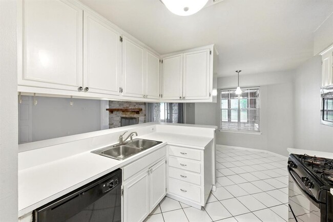 Building Photo - 1009 Rebbeca Dr