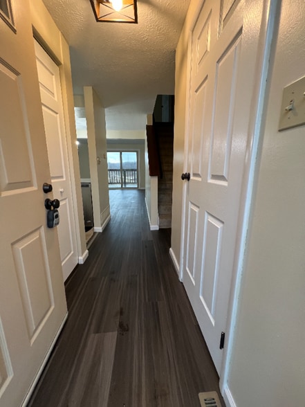 Building Photo - 378 Scott Ln