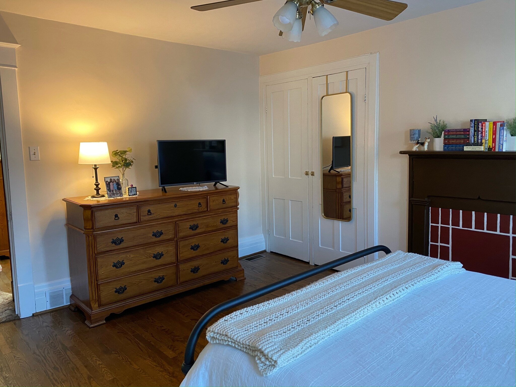 Master bedroom - 403 E Penn St