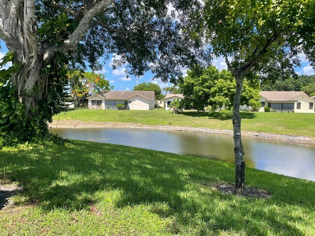 Building Photo - 10798 Waterberry Dr