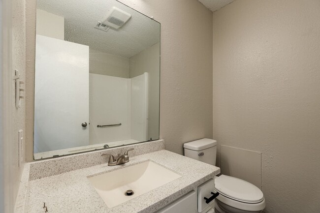 Building Photo - Home Like Living at Apartment Prices
