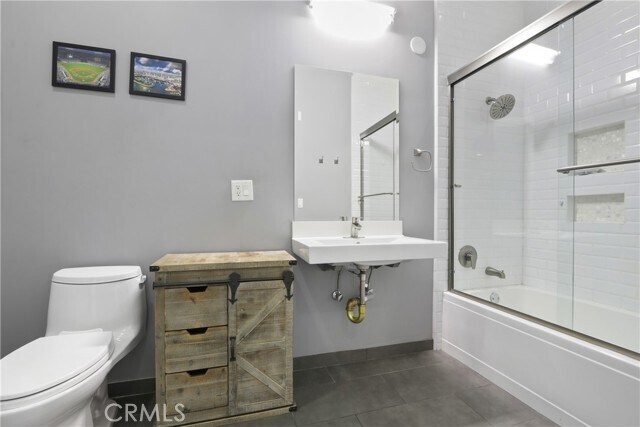 Building Photo - 433 Pine Ave