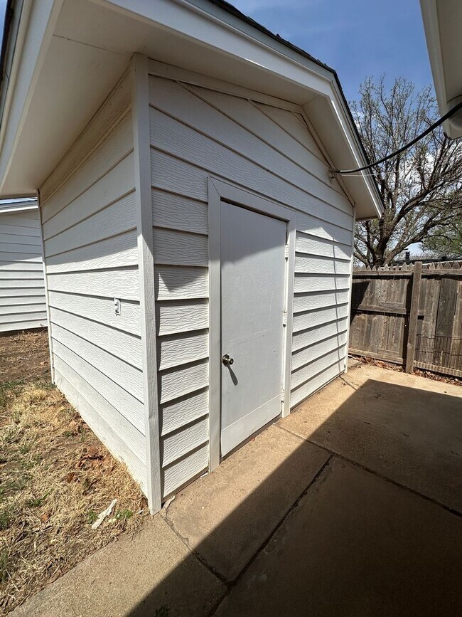 Building Photo - Beautiful Home on Mesa Circle!