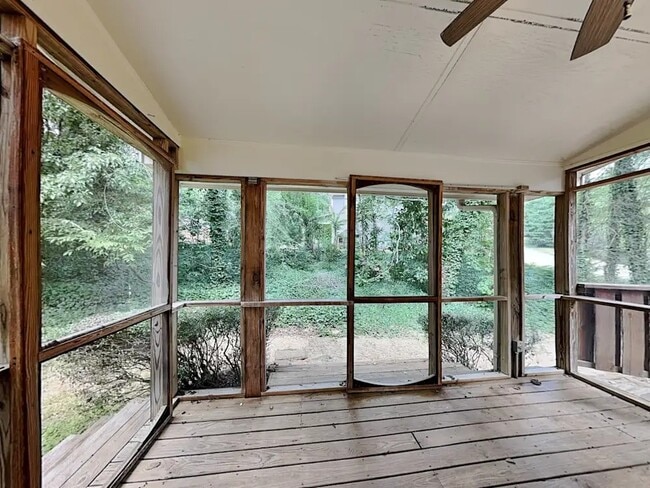 Building Photo - 808 Oak Trail Dr