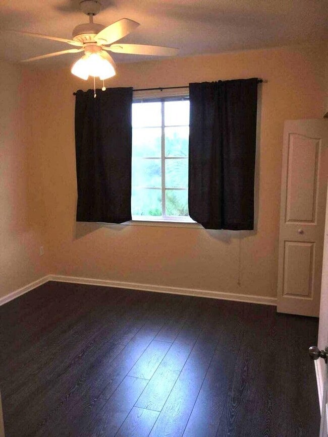 Building Photo - 2308 Myrtlewood Cir E