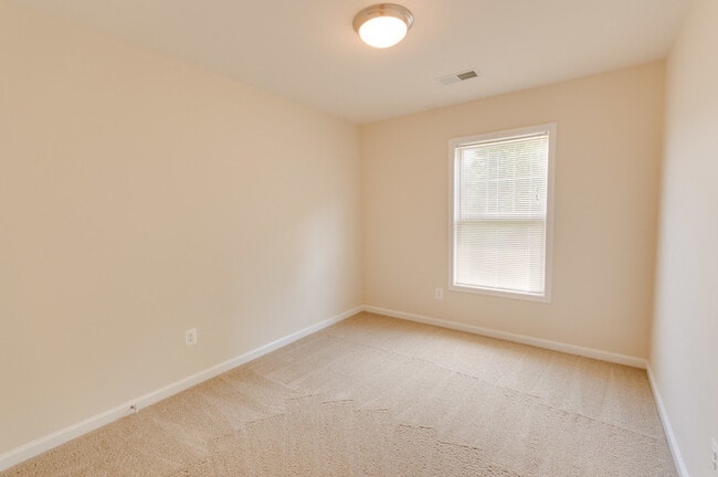 Building Photo - 2170 Saranac Ct