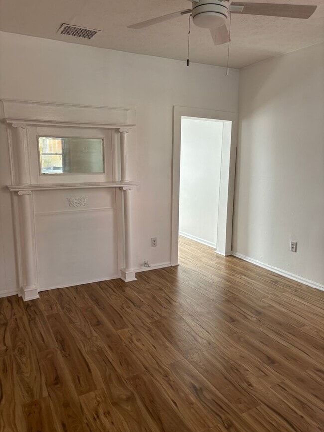 Building Photo - 814 W Beverley St