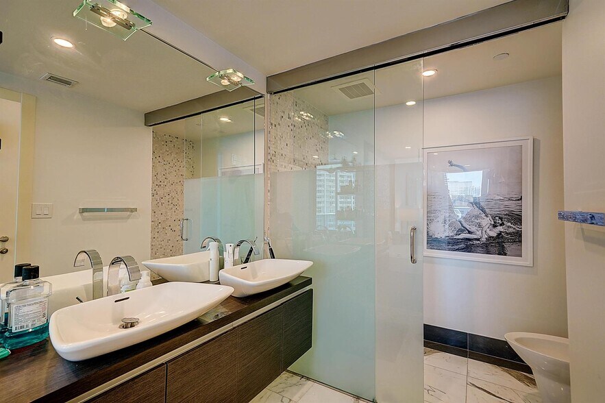 Building Photo - 200 Biscayne Boulevard Way