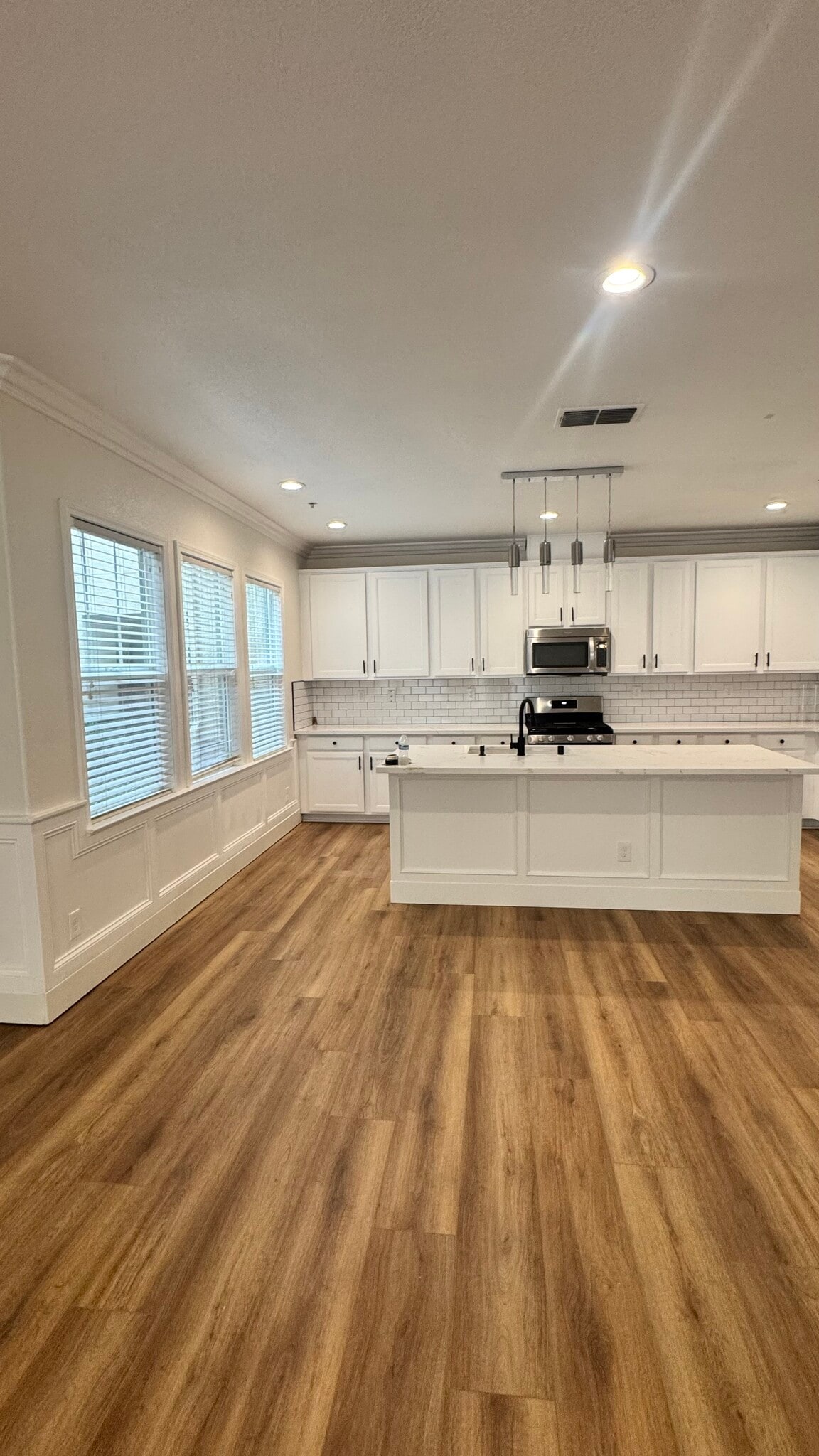 Building Photo - 3301 N Park Dr