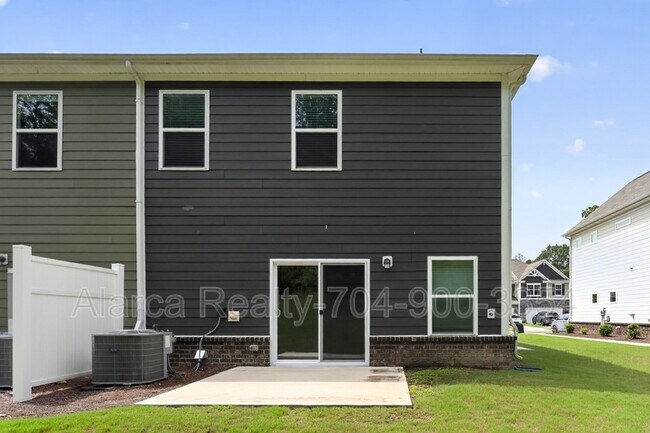 Building Photo - 230 Quinn Rd
