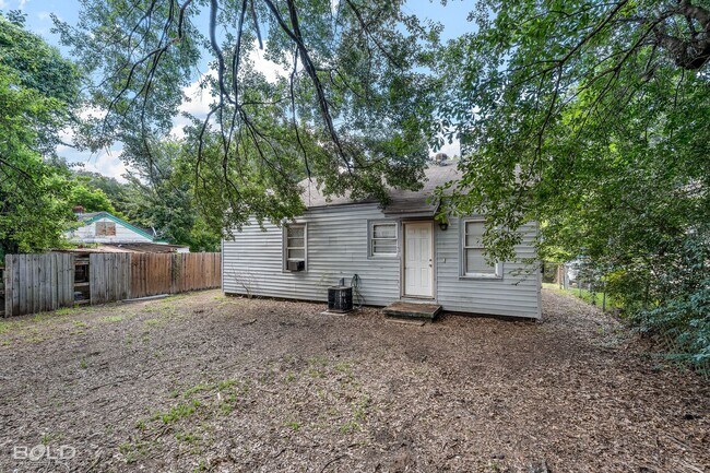 Building Photo - 3920 Huston St