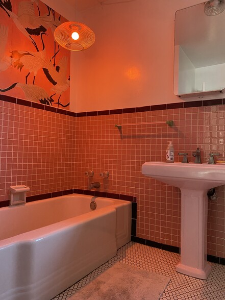 Building Photo - 6632 W 87th St