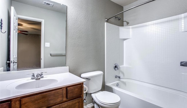 Building Photo - Spacious 3-2-2 on a corner lot in Fort Worth!