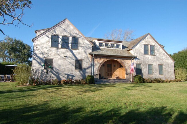 Building Photo - 144 Town Line Rd