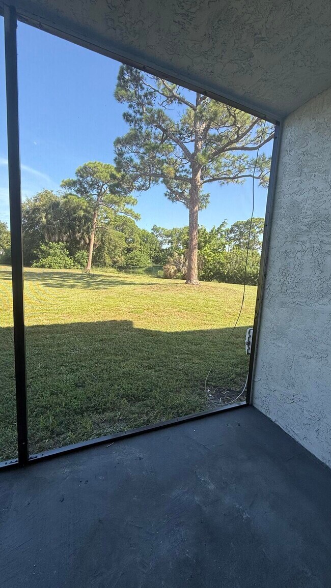 Building Photo - 4837 Arjaro Dr