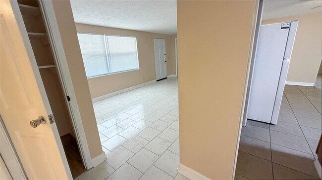 Building Photo - 4102 Highland Loop