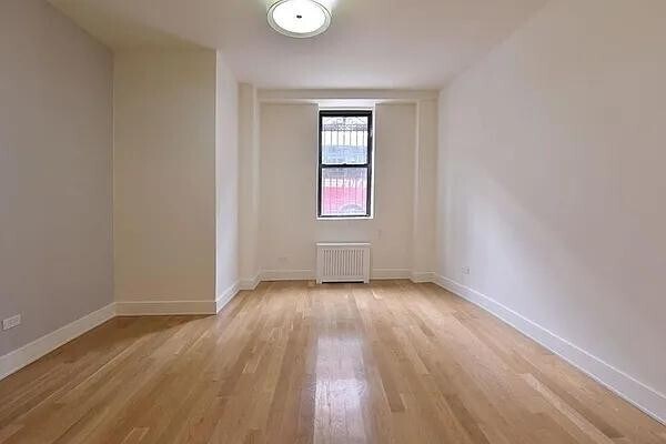 Building Photo - 308 W 30th St