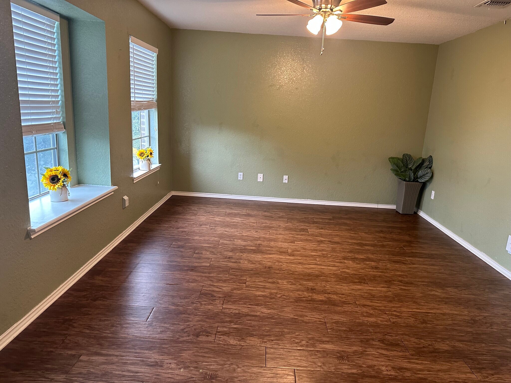 Family room - 8259 Elm Glade