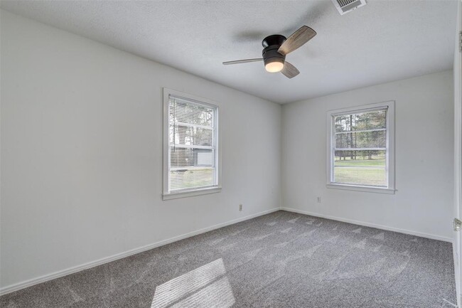 Building Photo - 17445 Pine Lake Rd