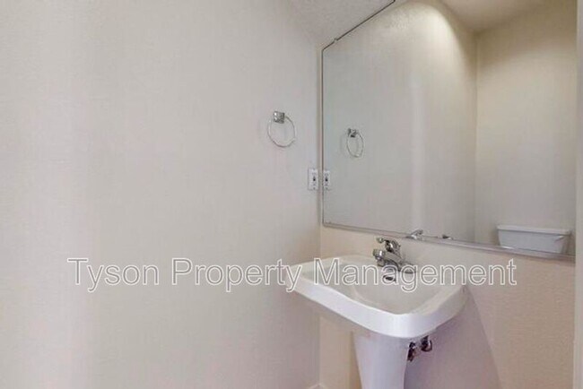 Building Photo - 7509 Cricket Hill Dr NE