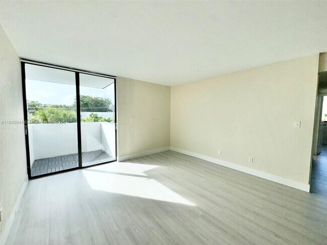 Building Photo - 2715 Tigertail Ave
