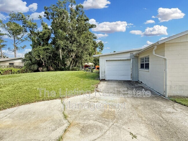 Building Photo - 6805 Mathers Ln