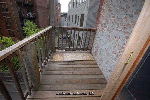 Building Photo - 1595 Beacon St