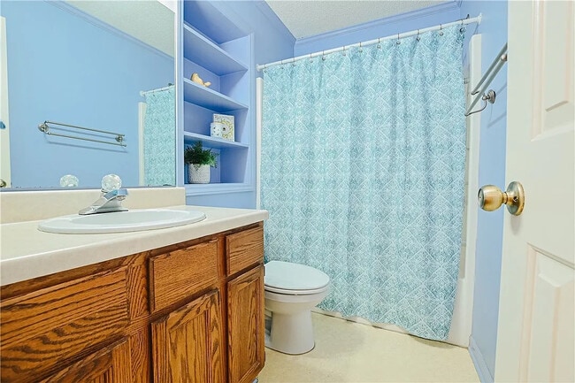 Building Photo - Room in House on Sanderson Dr