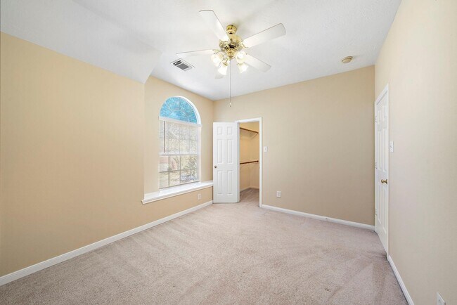 Building Photo - 3318 Cotswald Trail