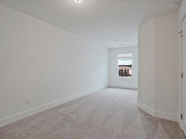 Building Photo - 6413 Shalks Xing Dr