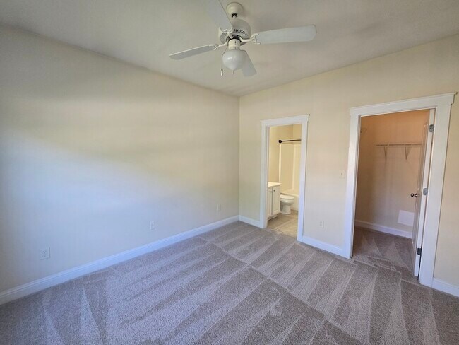 Building Photo - 165 Artisan Pl