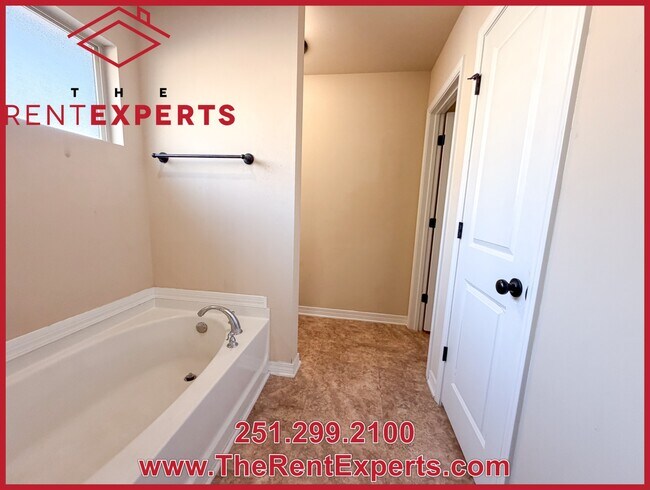 Building Photo - 9638 Estate Dr