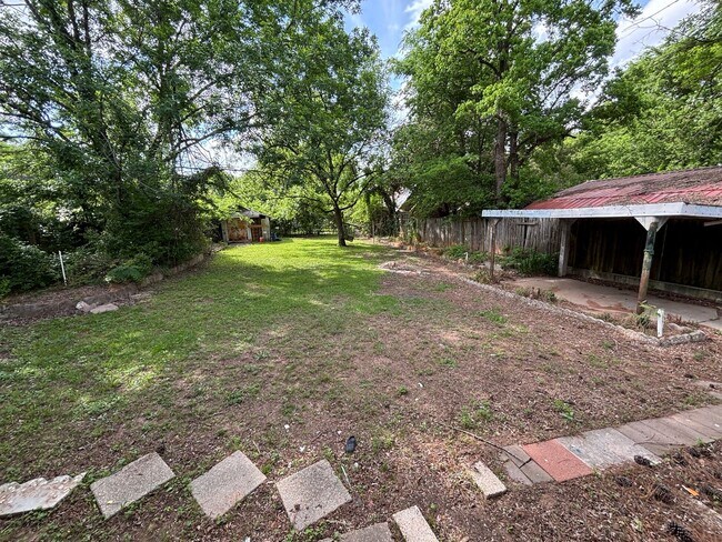 Building Photo - GREAT STARTER HOME IN THE HEART OF BOSSIER