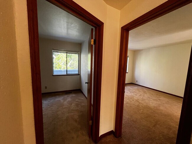 Building Photo - Charming Santa Cruz Townhouse: 3 Beds, 2.5...