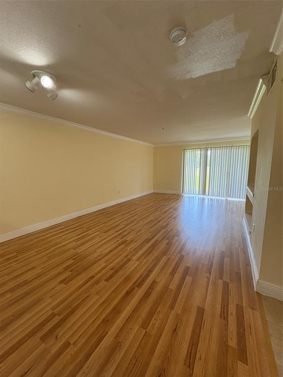 Building Photo - 13827 Fairway Island Dr